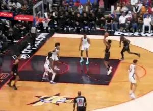 开云官网-埃奇库姆干拔中距离命中，个人出战16分钟砍下6分4篮板8助攻